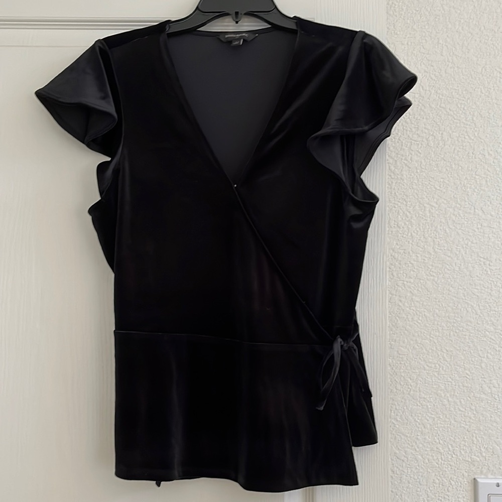 NEW W OUT TAGS Banana Republic black velvet v-neck top